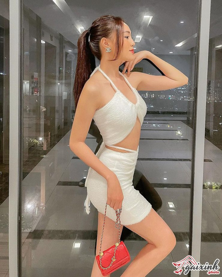 Hot Girl 9X Ninh Dương Lan Ngọc Bikini Sexy Body Căng Đét